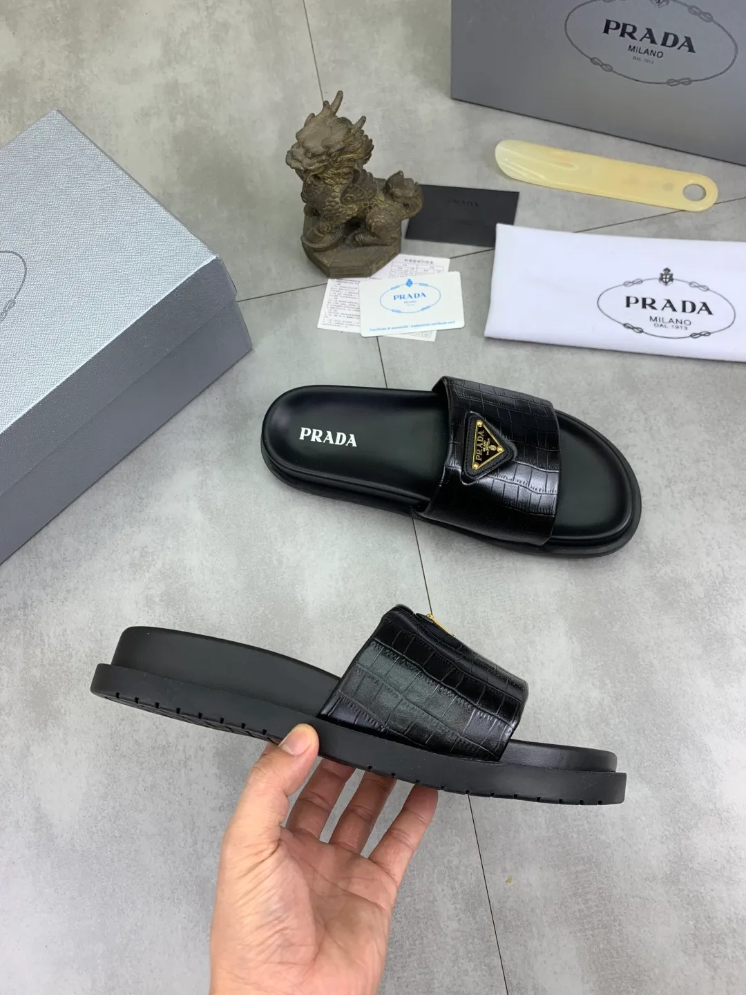 Men's shoes 💰P320💰【New style】🎁🎁🎁 PRADA Prada's new casual slippers, original official website, perfect workmanship, conveying a kind of noble luxury, sublimating its definition of luxury in Prada's high-end extraordinary craftsmanship. Original combination outsole, code number: 38-44 (45 customized) Multiple colors 🉑️ to choose from